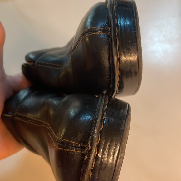 BOC/BORN Mules (available 12/5) - Picture 9 of 11